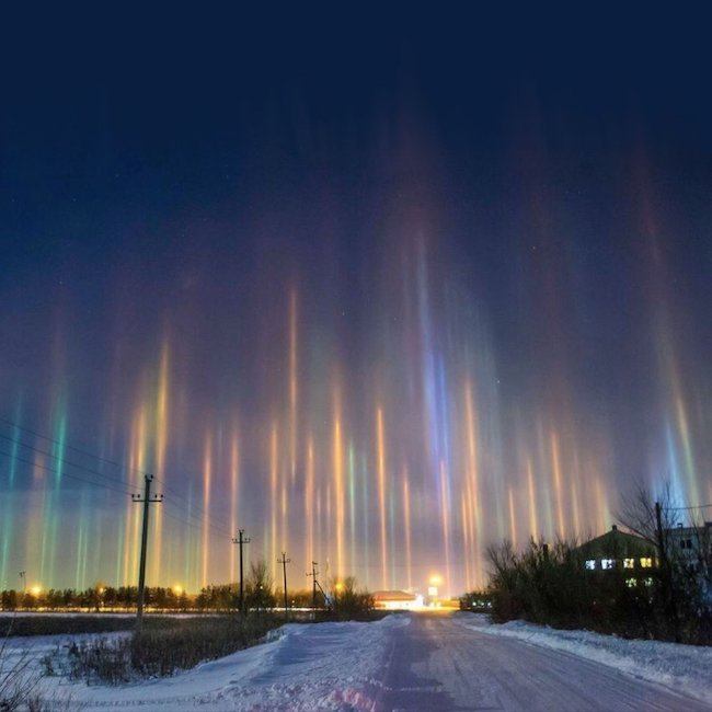 An example of colorful light pillars, a natural phenomenon.